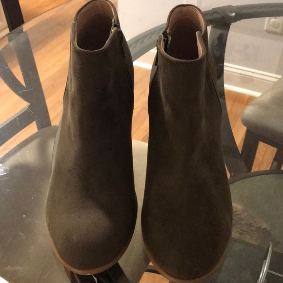Old Navy Shoes - Olive green booties